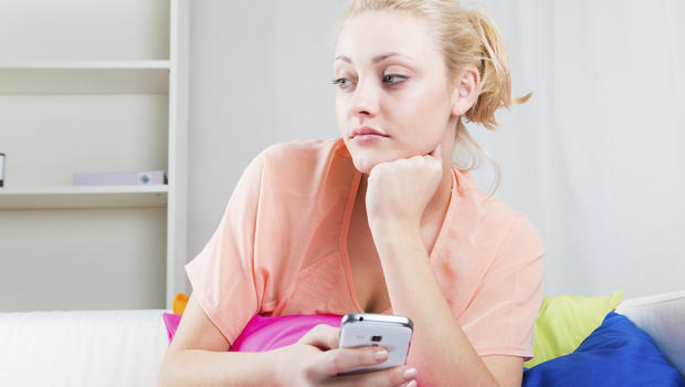 woman-with-cellphone