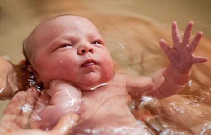 water-birth-edited-bbf2a4f8aaba2a5ad1182b24634ada52-1-165817_L